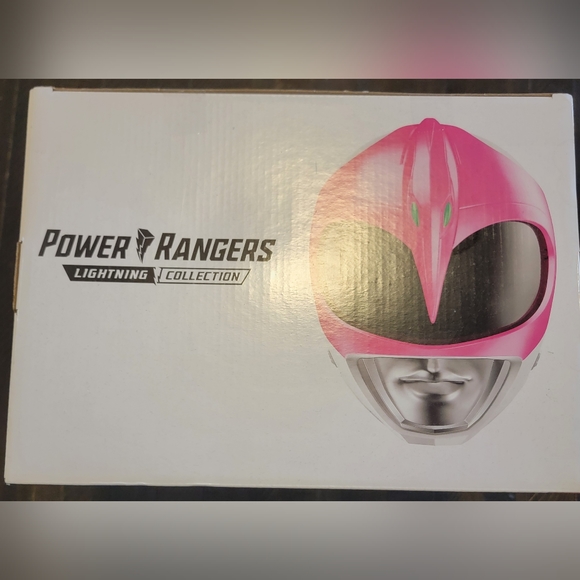 Power Rangers Lightning Collection Premium Replica Helmet with Display Stand - Picture 9 of 9
